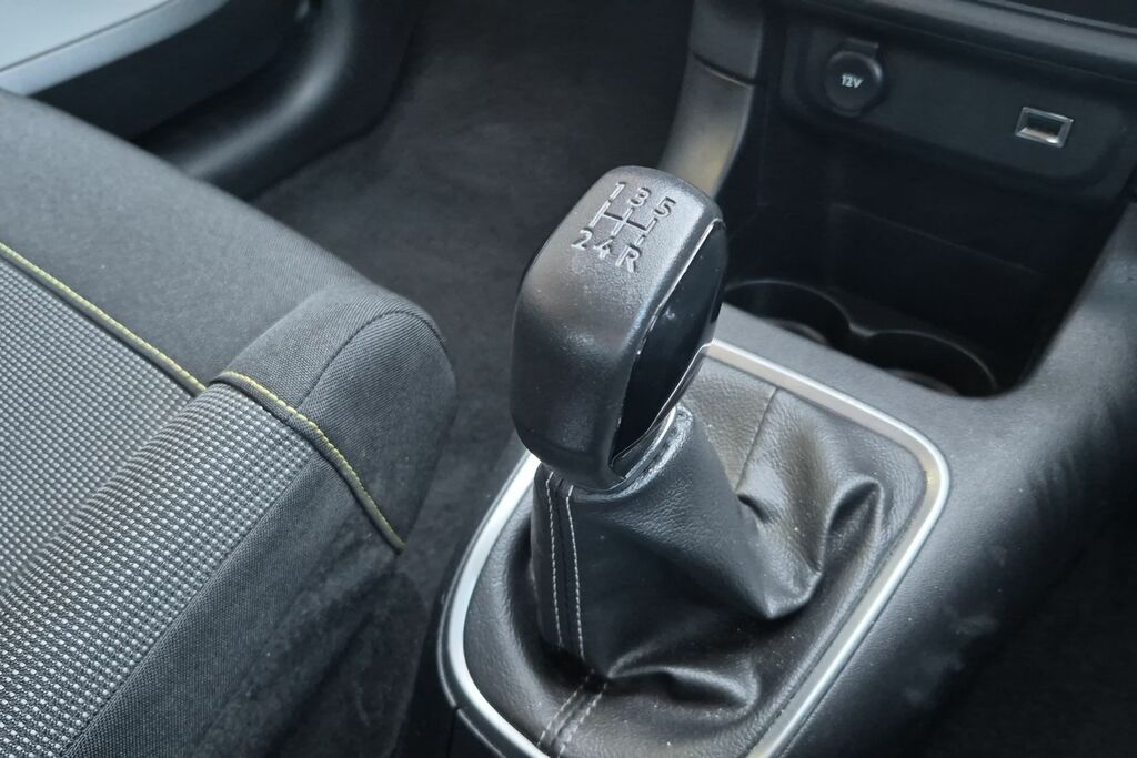 Citroen C3 Citroen C3 1.2 Puretech Plus Hatchback Petr... MT24WRG #3