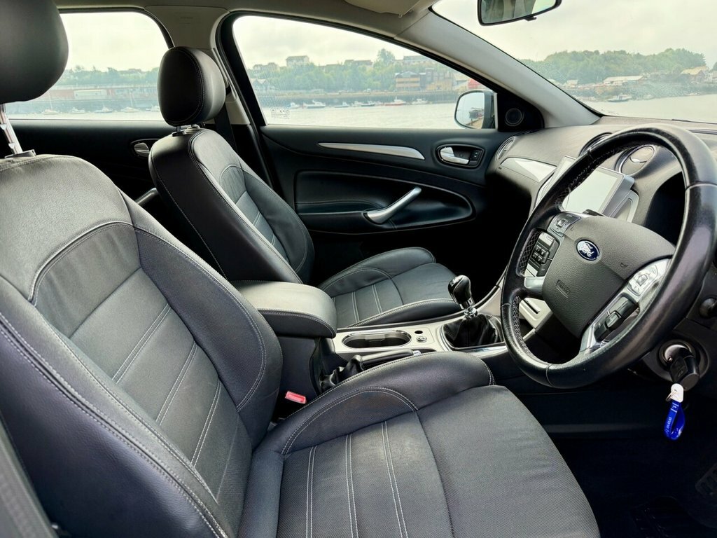 Ford Mondeo 2L Zetec Black #2