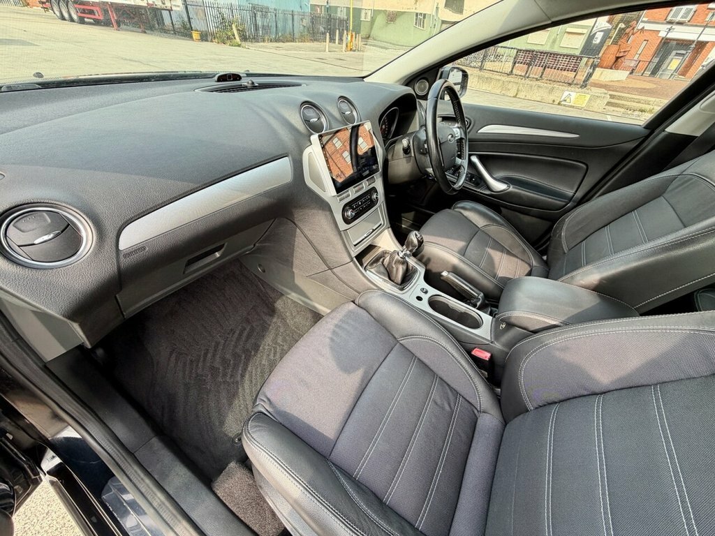 Ford Mondeo Hatchback Silver #38