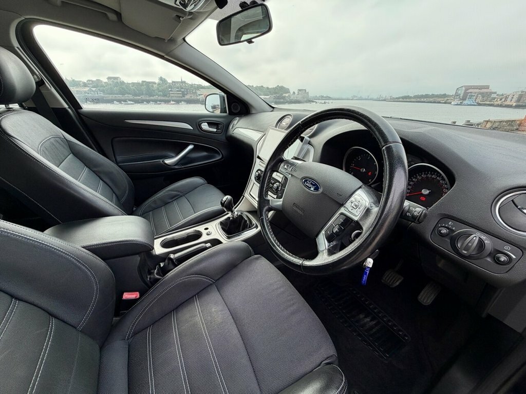 Ford Mondeo Hatchback Silver #19