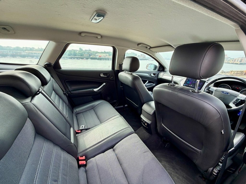 Ford Mondeo Hatchback Silver #15