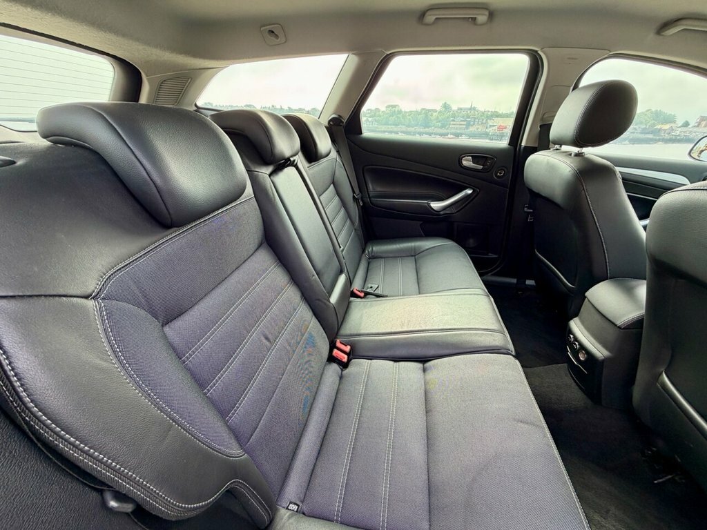 Ford Mondeo Hatchback Silver #25