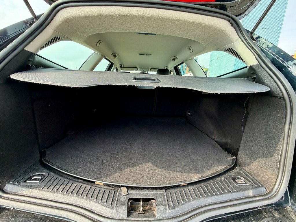 Ford Mondeo Hatchback Silver #31
