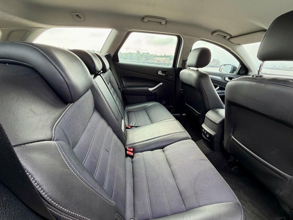 Ford Mondeo Hatchback Silver #23