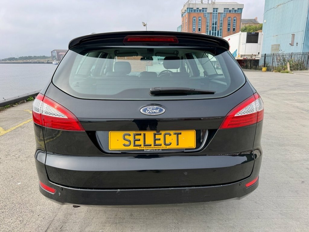 Ford Mondeo Hatchback Silver #14