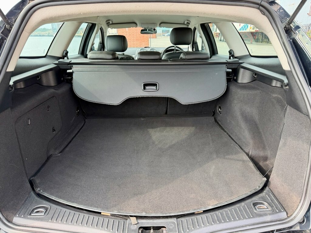 Ford Mondeo Hatchback Silver #12
