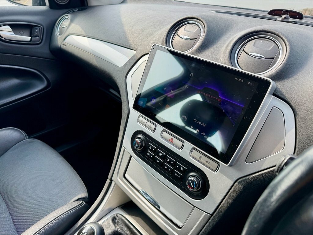 Ford Mondeo Hatchback Silver #46