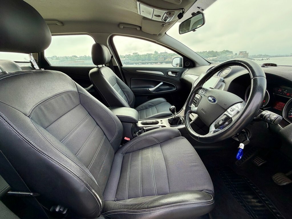 Ford Mondeo Hatchback Silver #8
