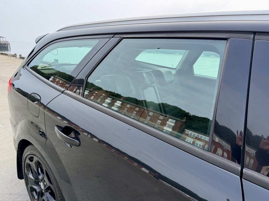 Ford Mondeo Hatchback Silver #20