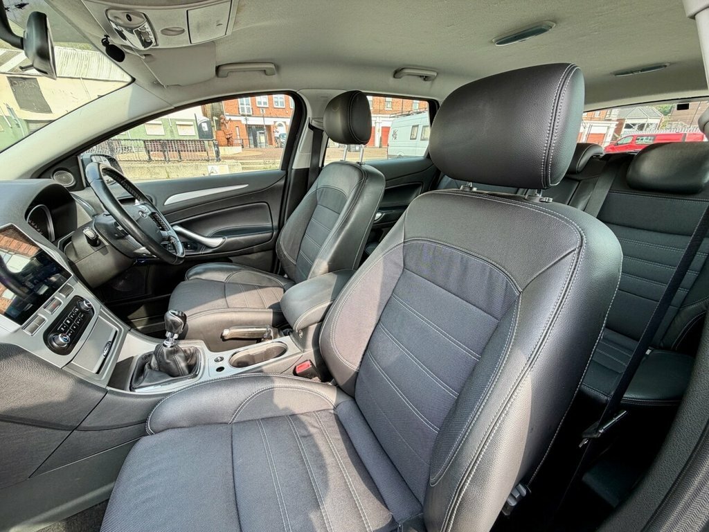 Ford Mondeo Hatchback Silver #29