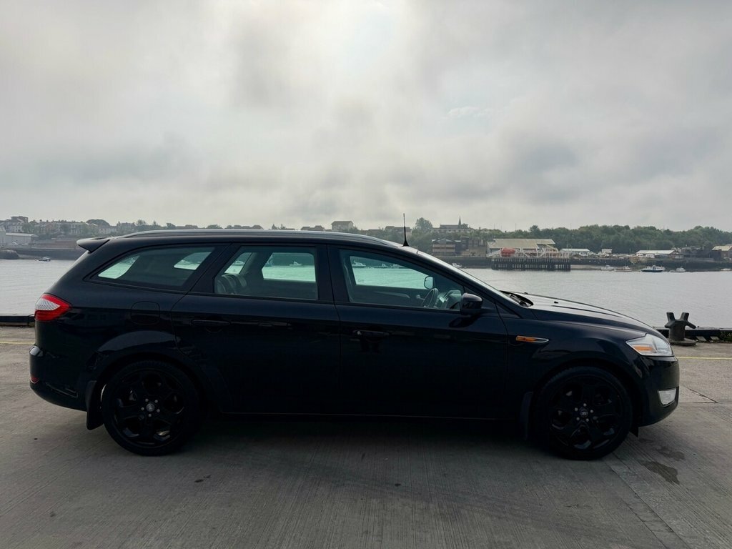 Ford Mondeo Hatchback Silver #7