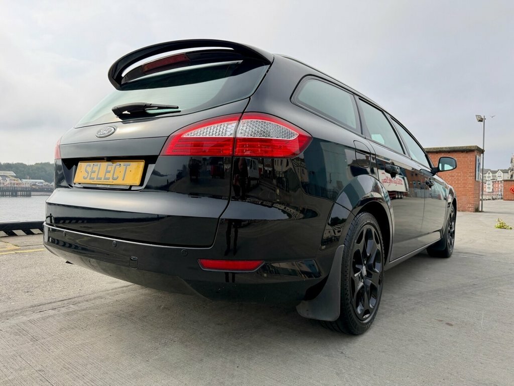 Ford Mondeo Hatchback Silver #10