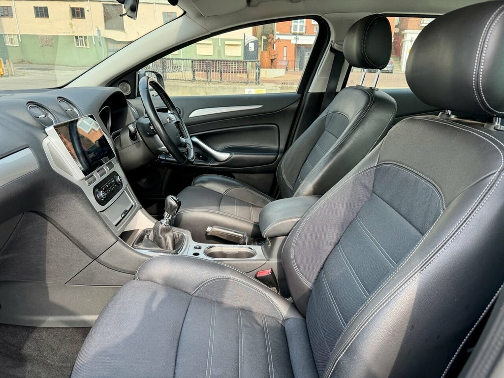 Ford Mondeo Hatchback Silver #41