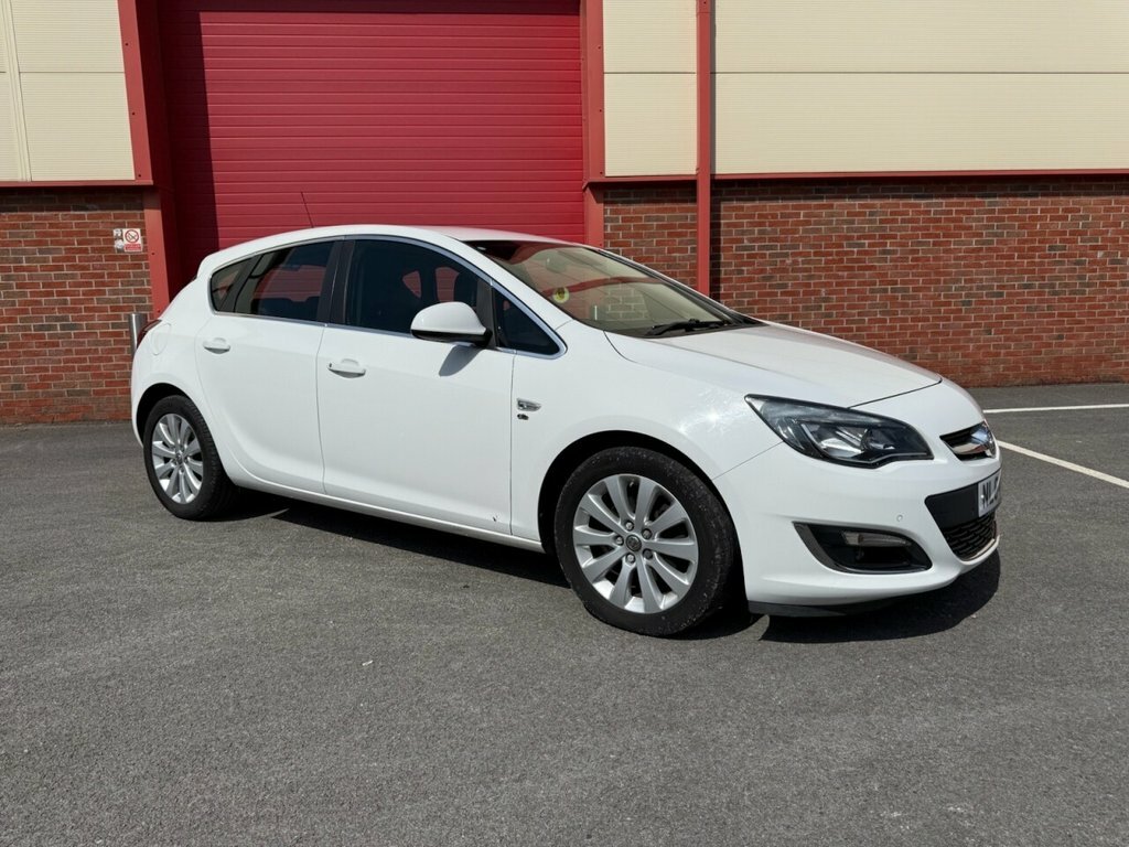 Vauxhall Astra 2L Elite NL64UHK White #5