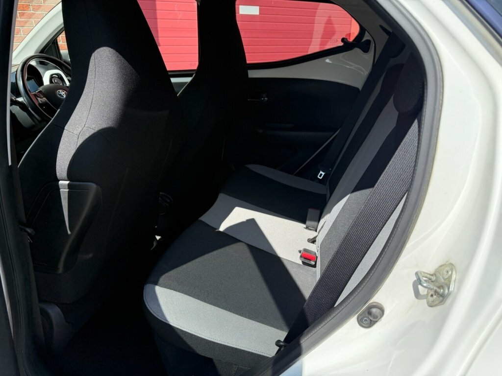 Toyota Aygo 1L X-press White