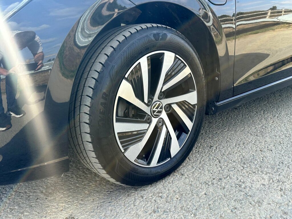 Volkswagen e-Golf Hatchback Black #35