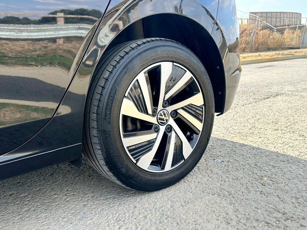 Volkswagen e-Golf Hatchback Black #40