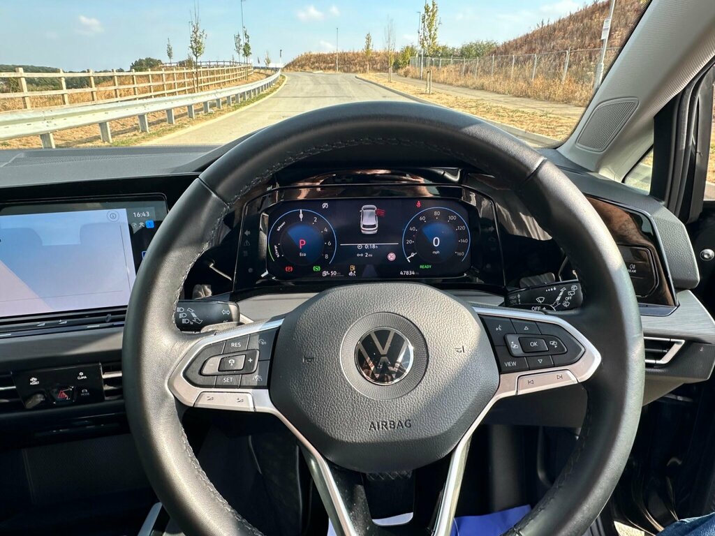Volkswagen e-Golf Hatchback Black #9