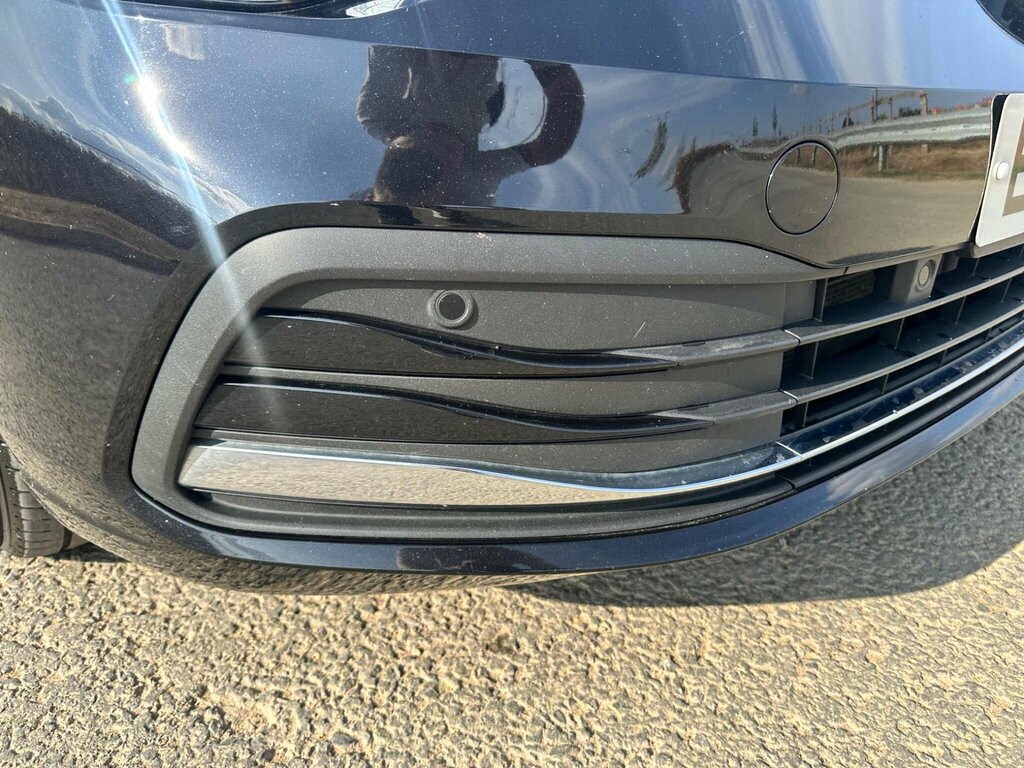 Volkswagen e-Golf Hatchback Black #32