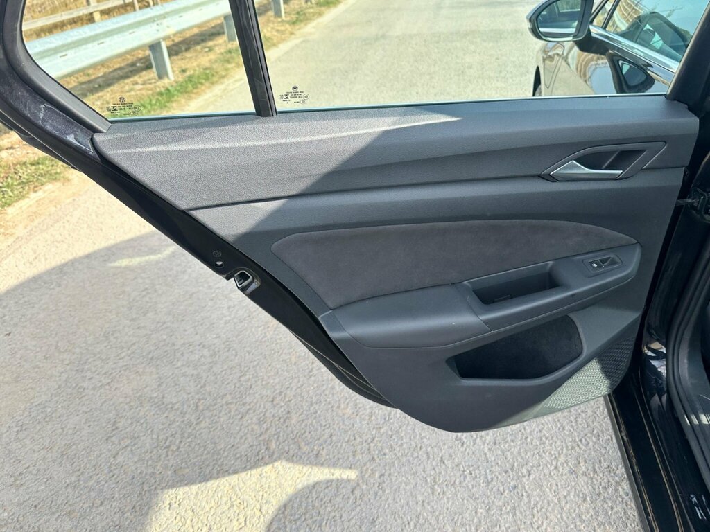 Volkswagen e-Golf Hatchback Black #48