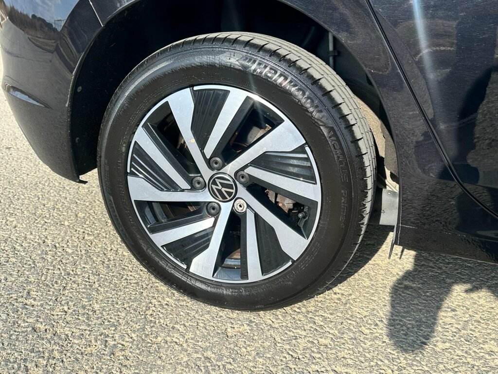 Volkswagen e-Golf Hatchback Black #36