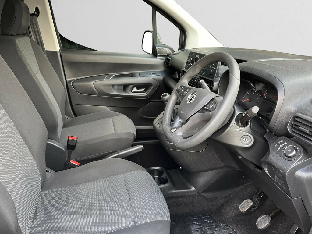 Vauxhall Combo 1.5 Turbo D 2300 Dynamic Panel Van Manu White #2