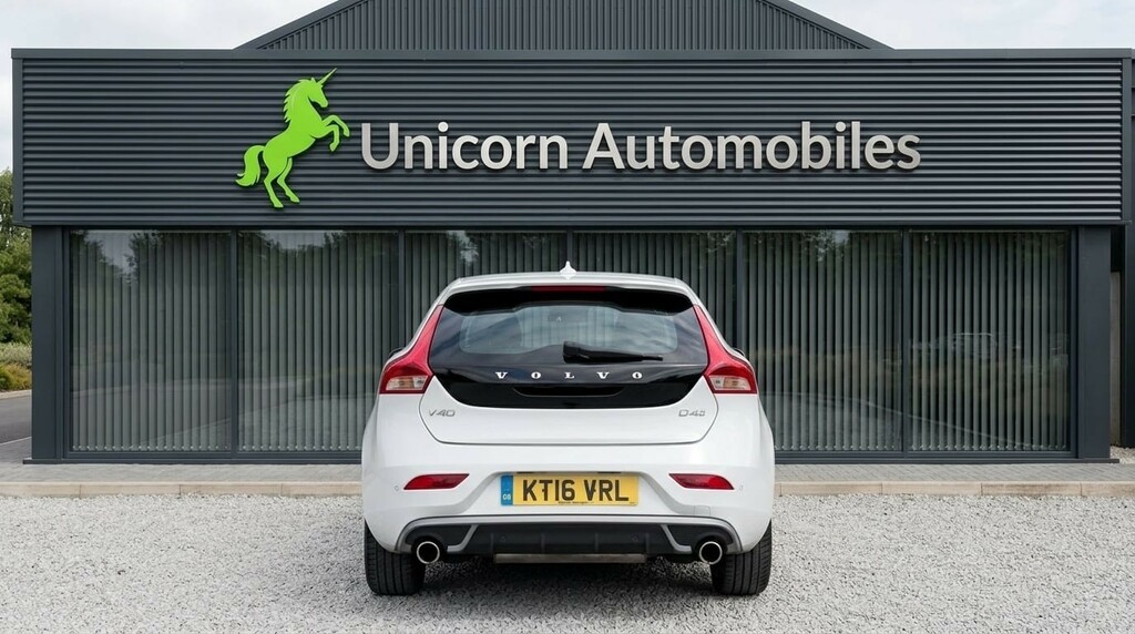 Volvo V40 2.0 R-design D4 White #4