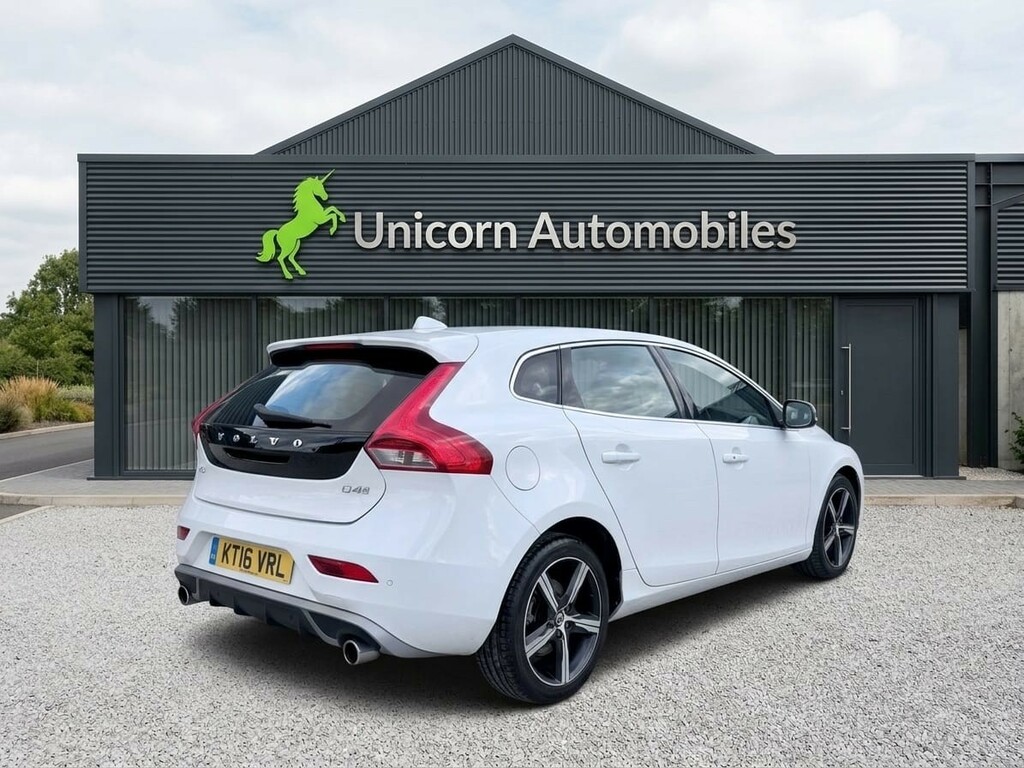 Volvo V40 2.0 R-design D4 White #3