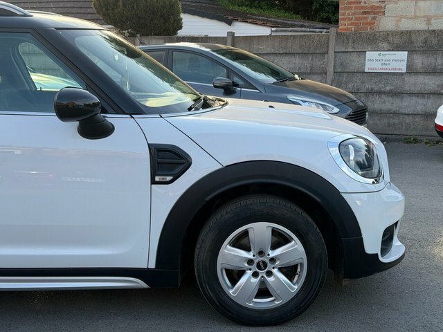 Mini Countryman 1.5 Cooper Suv Euro 6 Ss 136 PX18UMS White #2