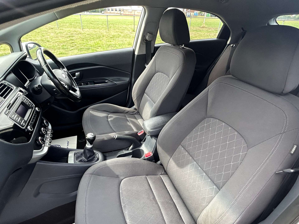 Kia RIO Hatchback White #35
