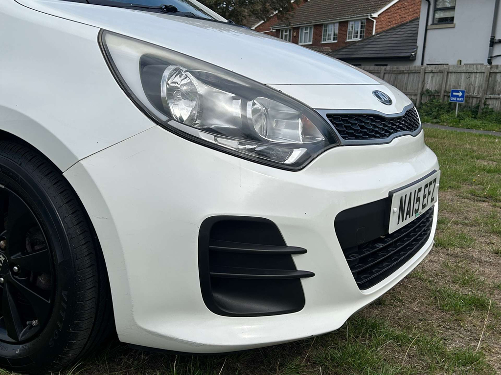 Kia RIO Hatchback White #9