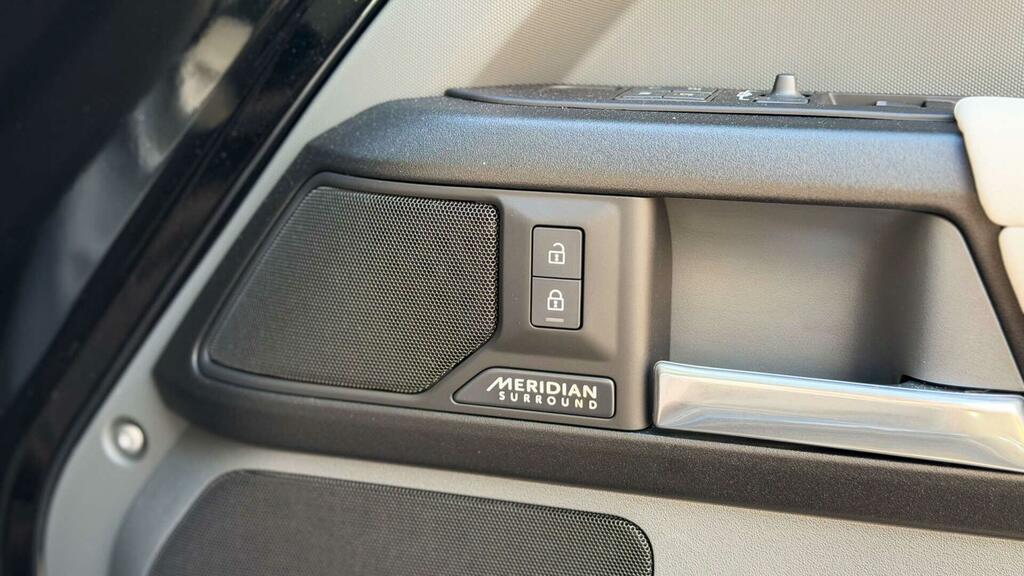 Land Rover Defender Octa Grey #25