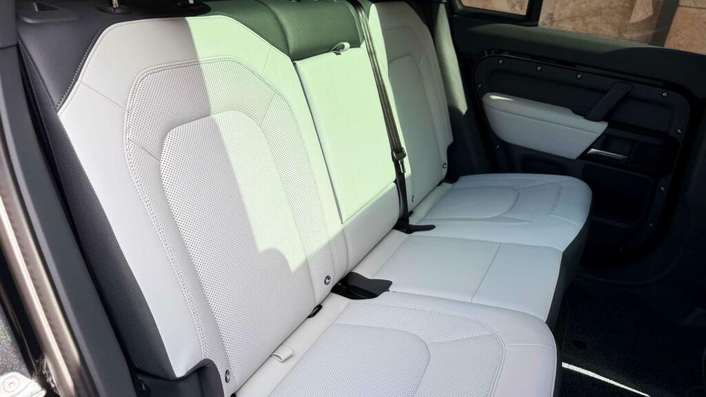 Land Rover Defender Octa Grey #32