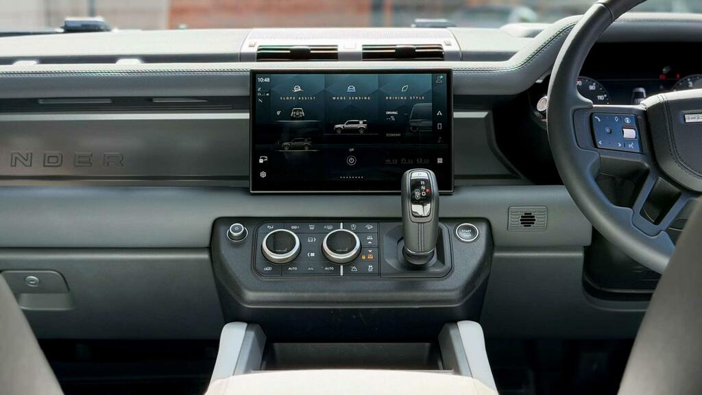 Land Rover Defender Octa Grey #37