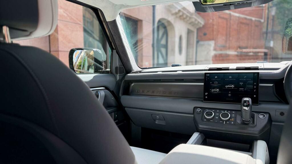 Land Rover Defender Octa Grey #35