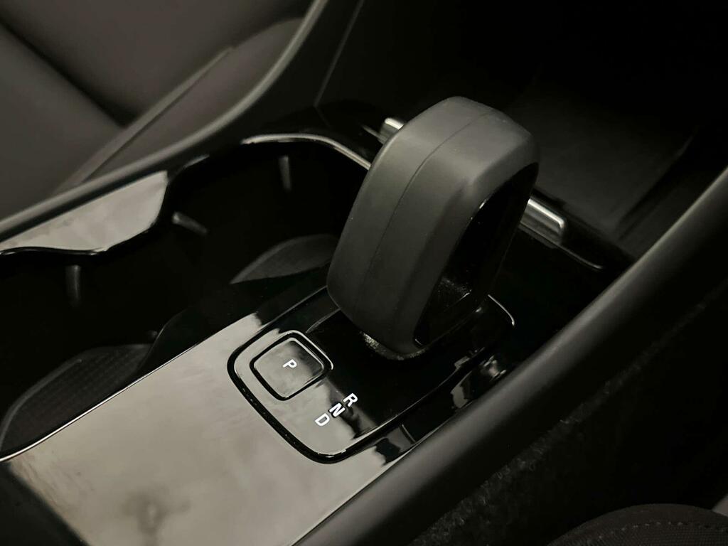 Volvo C40 Plus Silver #24