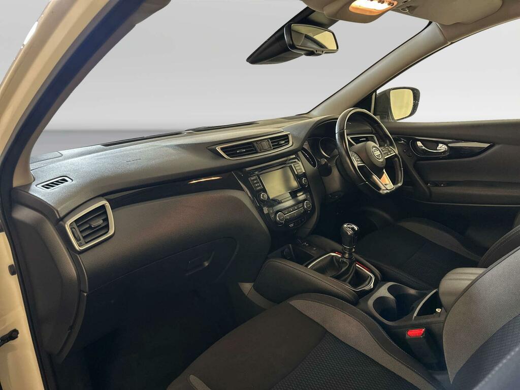 Nissan Qashqai 1.3 Dig-t Acenta Premium Suv Eur White #2