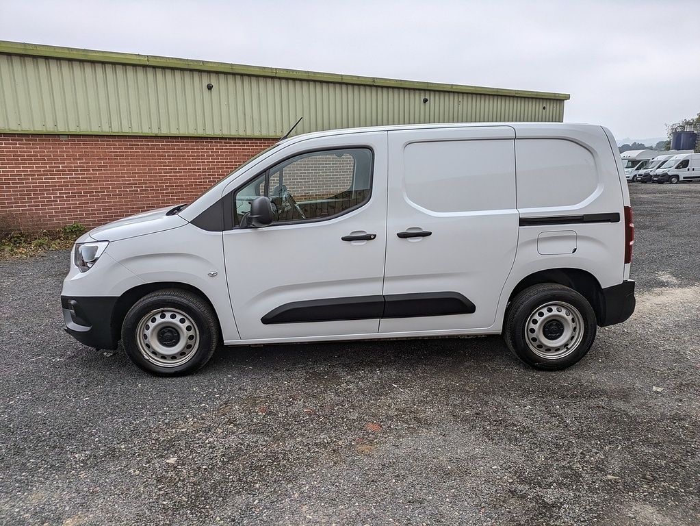Vauxhall Combo Turbo D 2300 Prime White #4