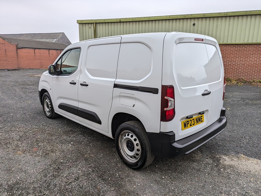 Vauxhall Combo Turbo D 2300 Prime White #5