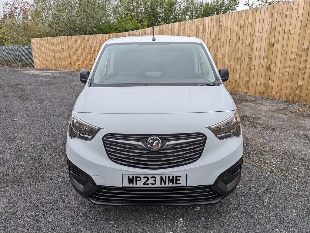Vauxhall Combo Turbo D 2300 Prime White #2