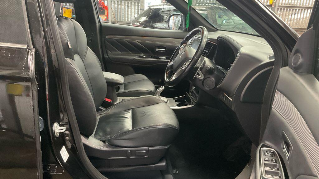 Mitsubishi Outlander Dynamic Black #9