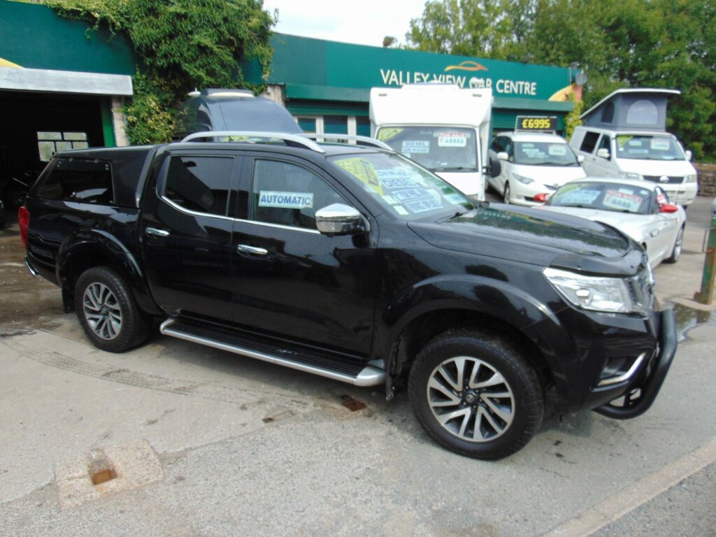 Nissan Navara 2.3 Dci Tekna Pickup Double Cab 4W Black