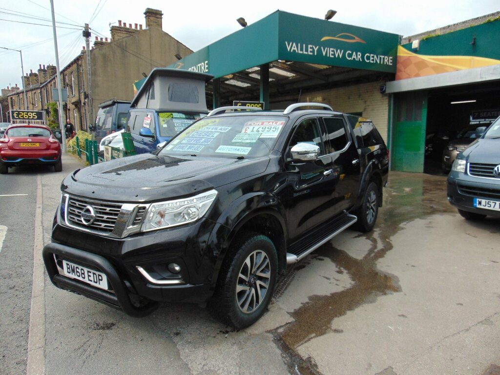 Nissan Navara 2.3 Dci Tekna Pickup Double Cab 4W Black #2