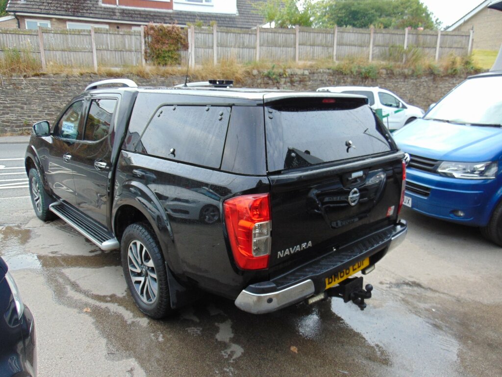Nissan Navara 2.3 Dci Tekna Pickup Double Cab 4W Black #3
