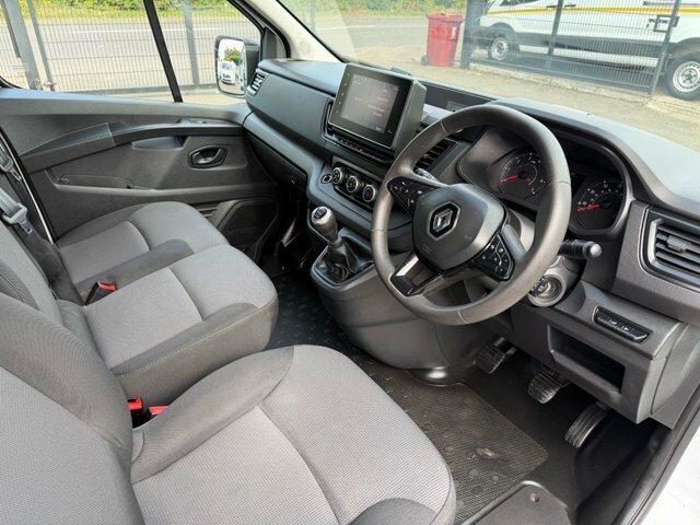 Renault Trafic Dci Blue Sl28 Business HN72ABV White #3