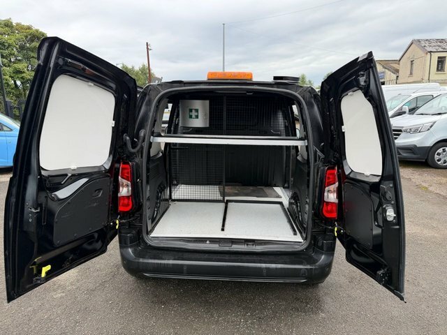 Toyota Proace City Bluehdi Icon Short Panel Black #4