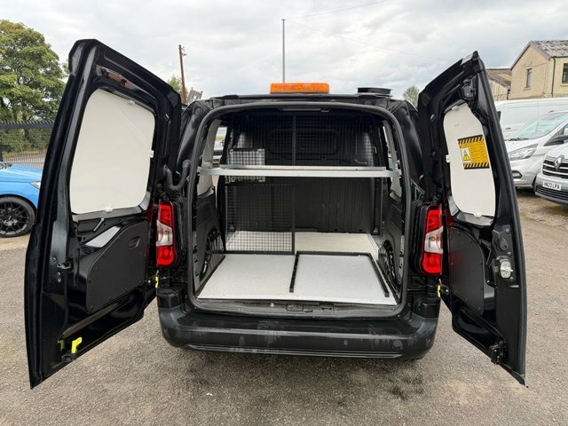 Toyota Proace City Bluehdi Icon Short Panel Black #4