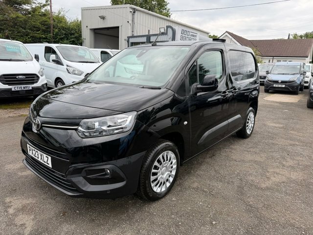 Toyota Proace City Bluehdi Icon Short Panel Black