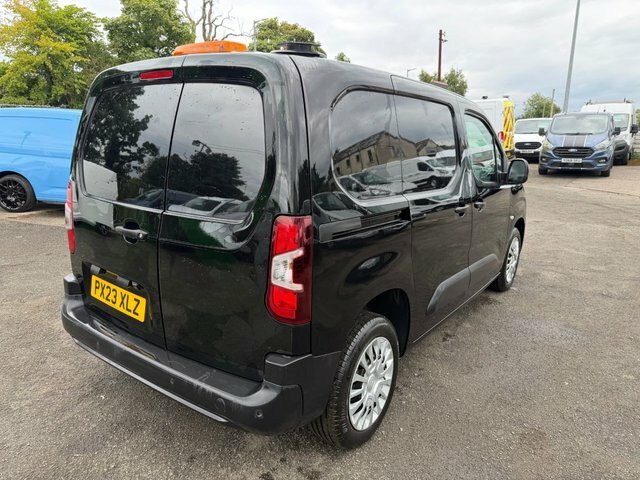 Toyota Proace City Bluehdi Icon Short Panel Black #2
