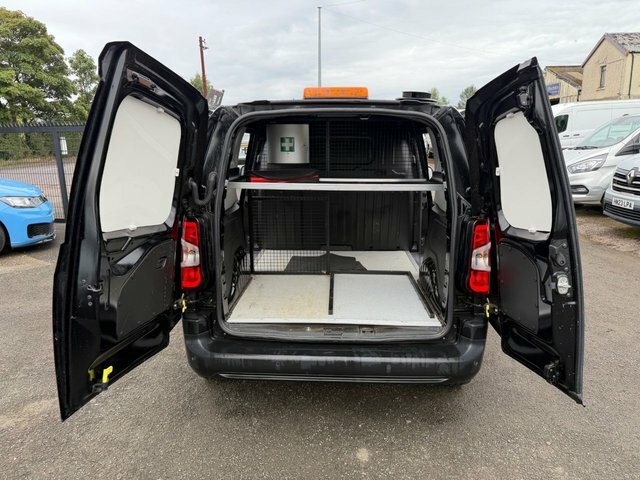 Toyota Proace City Bluehdi Icon Short Panel Black #4